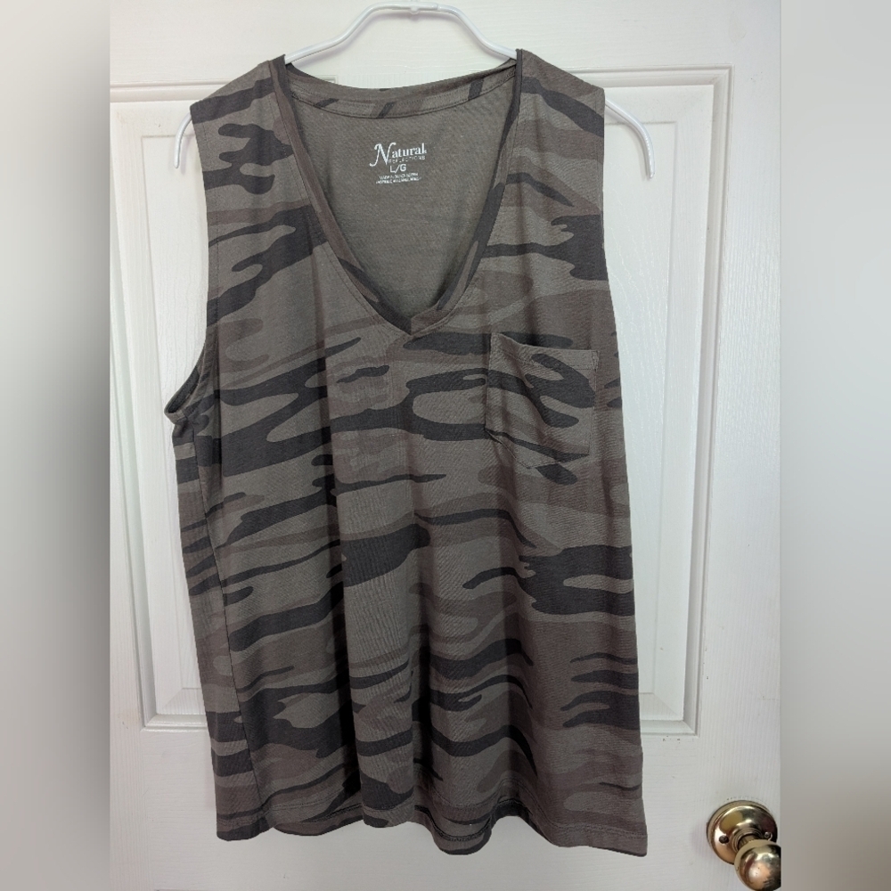Natural Reflections Camo Green Sleeveless Top Size Large (EUC) - Picture 2 of 9